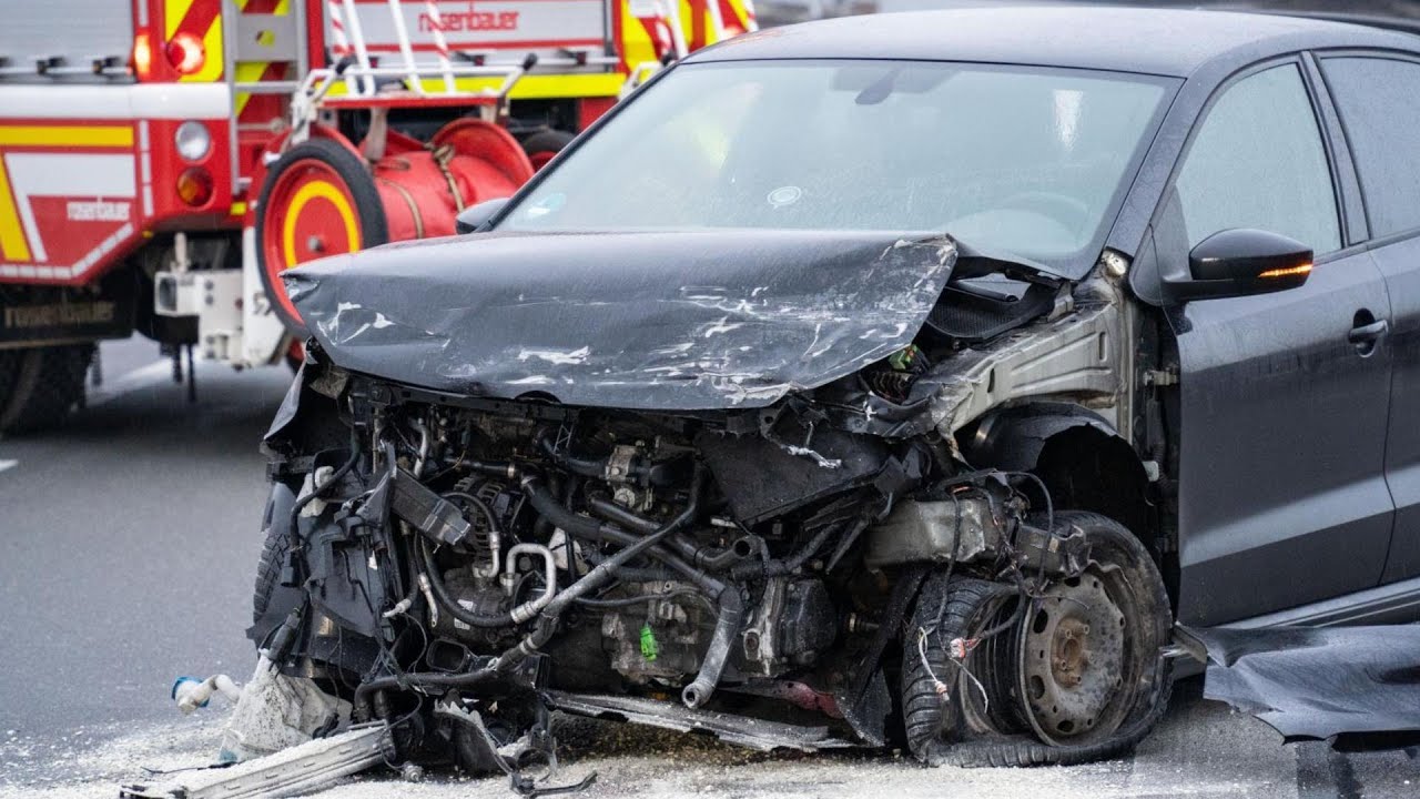 Verkehrsunfall mit drei Fahrzeugen - Autobahn A8 Siegsdorf - THL2