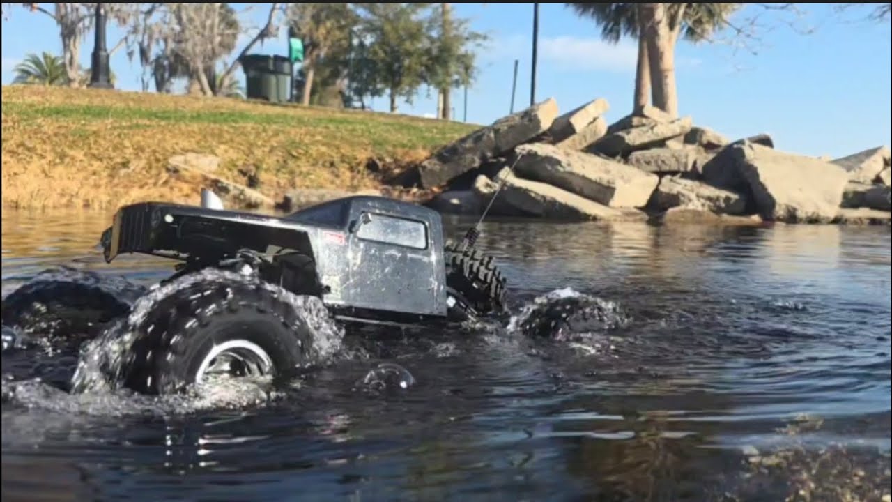 Floating redcat rc crawler 