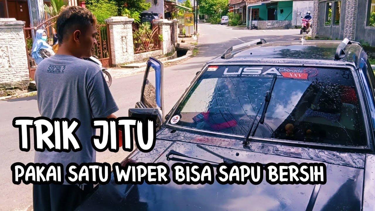 Satu wiper di mobil charade. jadi enteng dan bisa sapu bersih