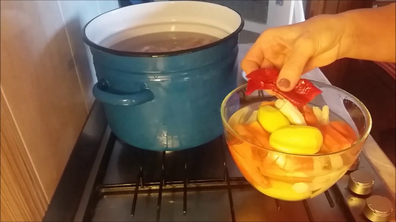 Húsleves egyszerűen, mert úgy a legfinomabb.