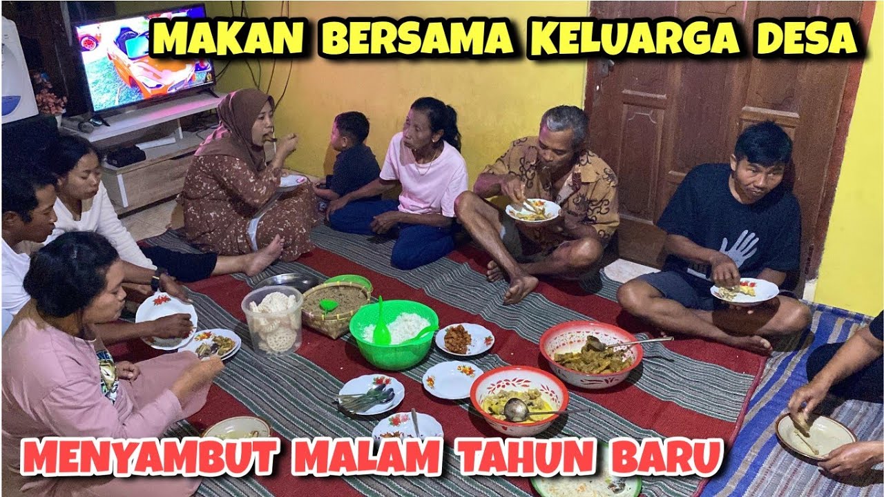 Makan malam menyambut tahun baru bersama keluarga Emak Darti