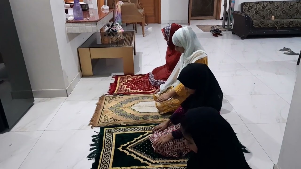 Maghrib pray for woman, female salat preforming, How to pray salah Maghrib 3 Rakat (units)