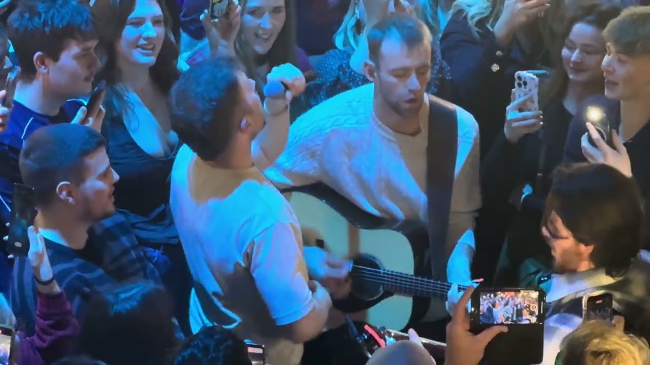 Kingfishr - shot in the dark live Manchester, middle of the crowd