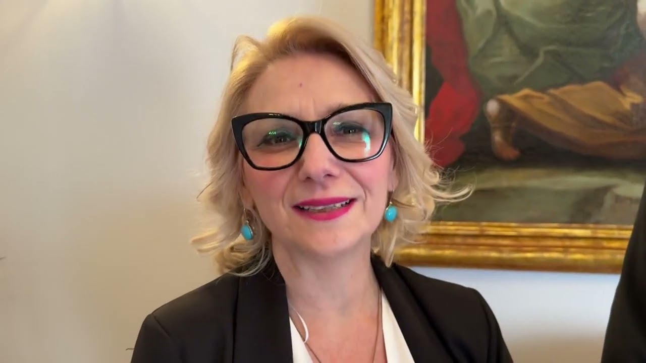Gli auguri di Un nuovo sole per l'Italia al Vescovo della Diocesi Pattese ad alla curia. 2025