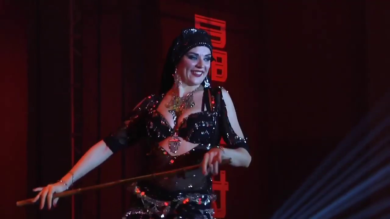 Aida Improvising on Ghazala / Bos Ala ElHalawa /Betnadini Tani Leih with Live band in China