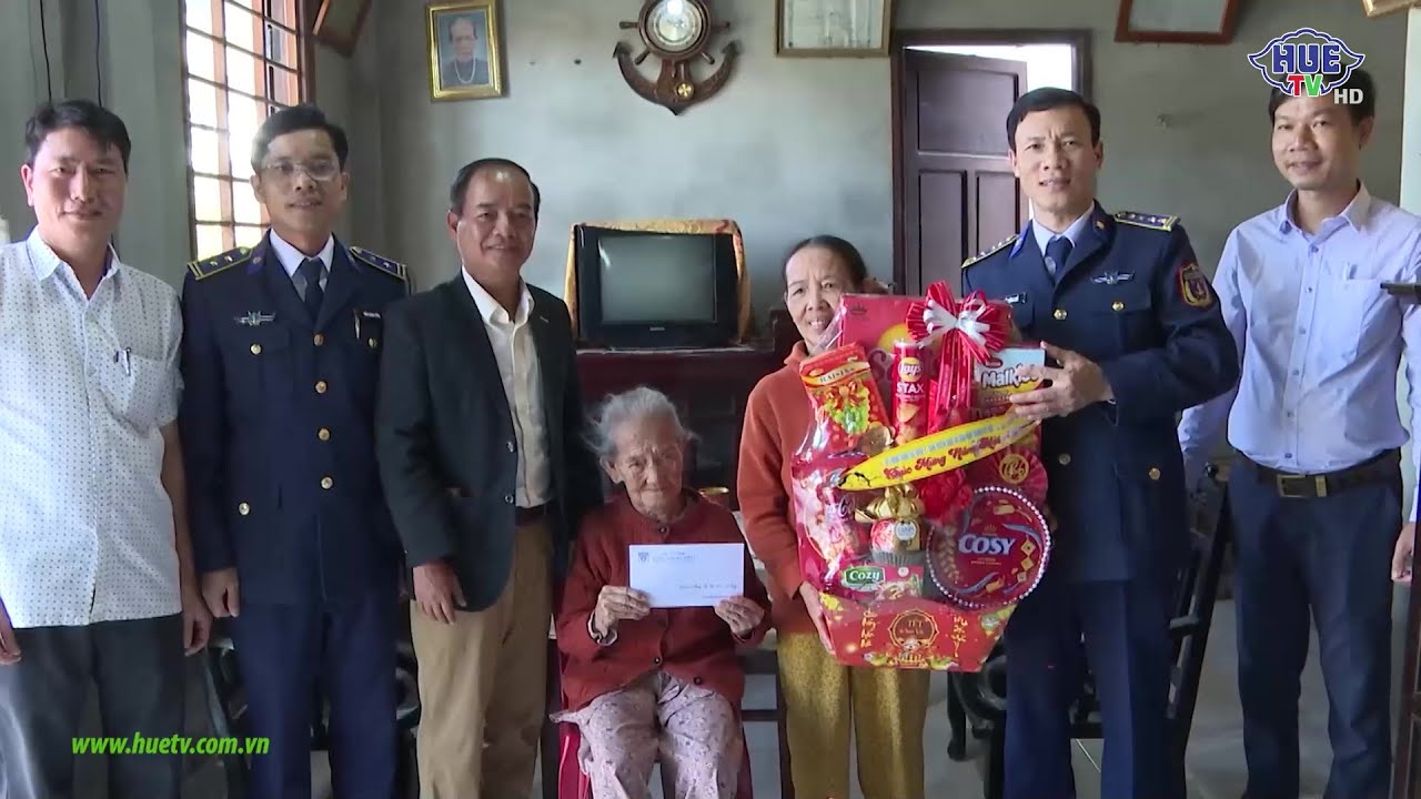 Thăm và tặng quà Tết cho các Mẹ Việt Nam Anh hùng