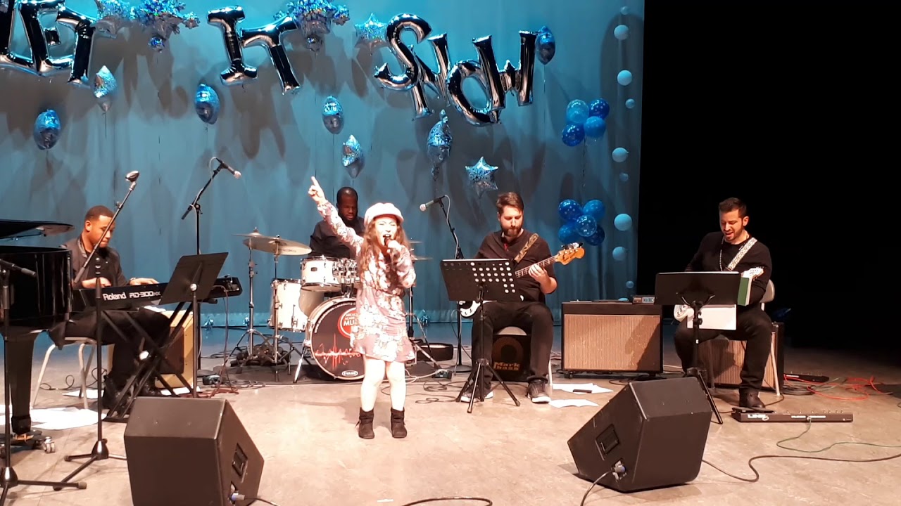 Roberta Battaglia singing " Rolling in the deep" by Adele