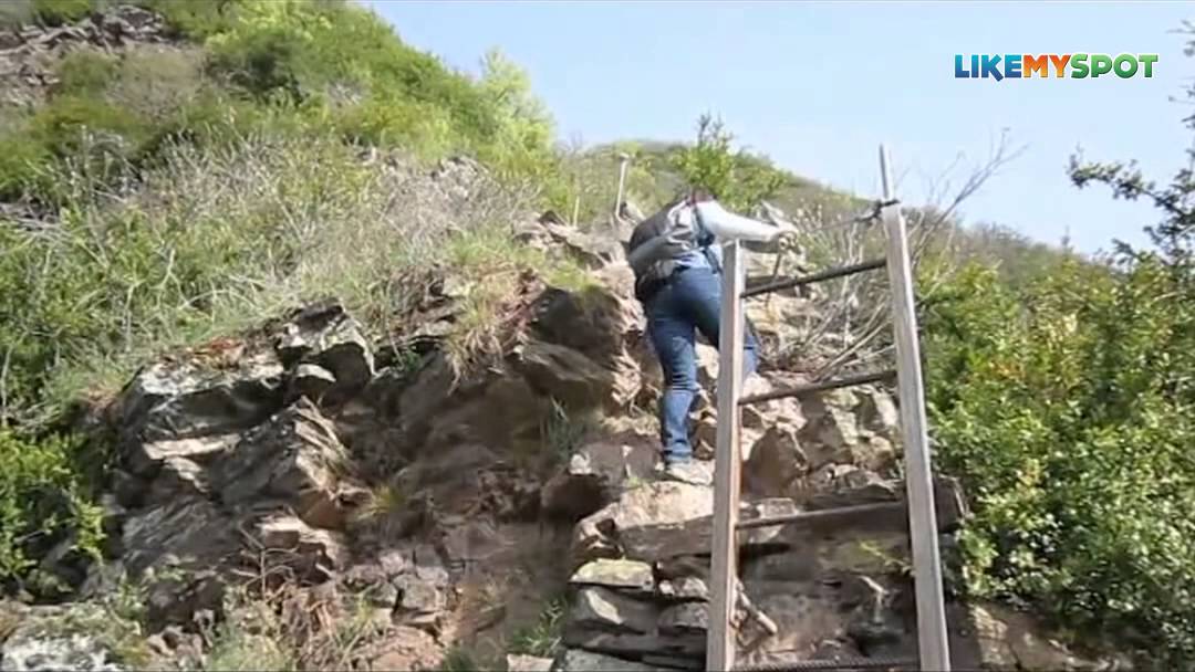 Wandern in Rheinland-Pfalz auf dem Calmont Klettersteig (Mosel-Saar)