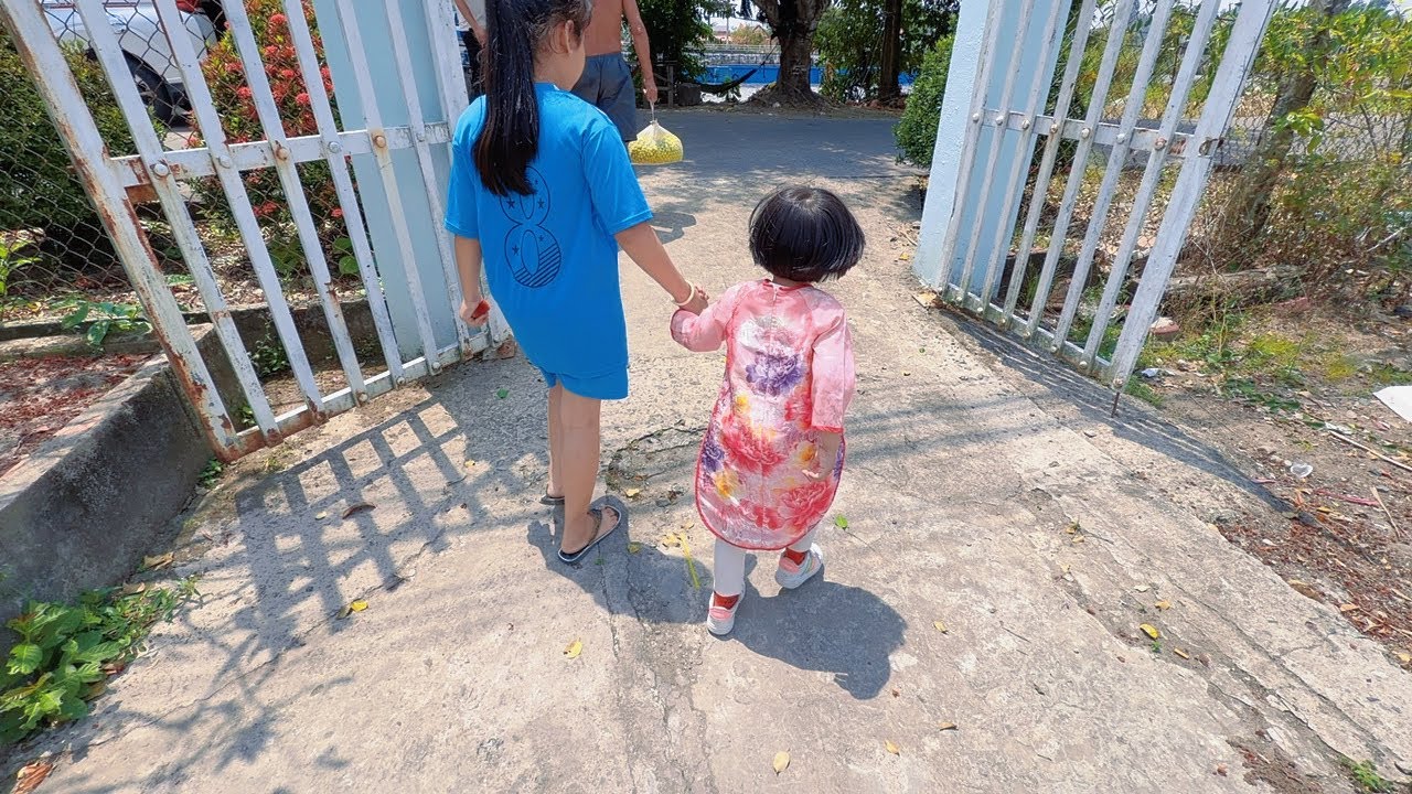 Đứt ruột chia tay những người yêu thương vali hành trang về lại Nhật