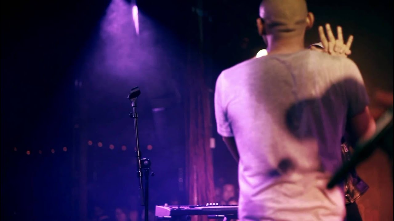 MONSIEUR NOV feat LAURE MILAN - SURVIVRONS NOUS LIVE @ CABARET SAUVAGE