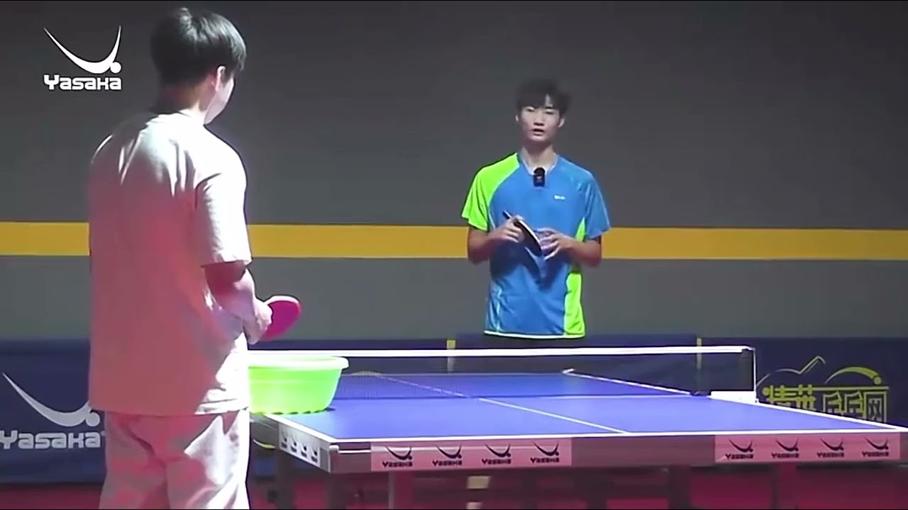 把永博讲解长胶反手“拱”