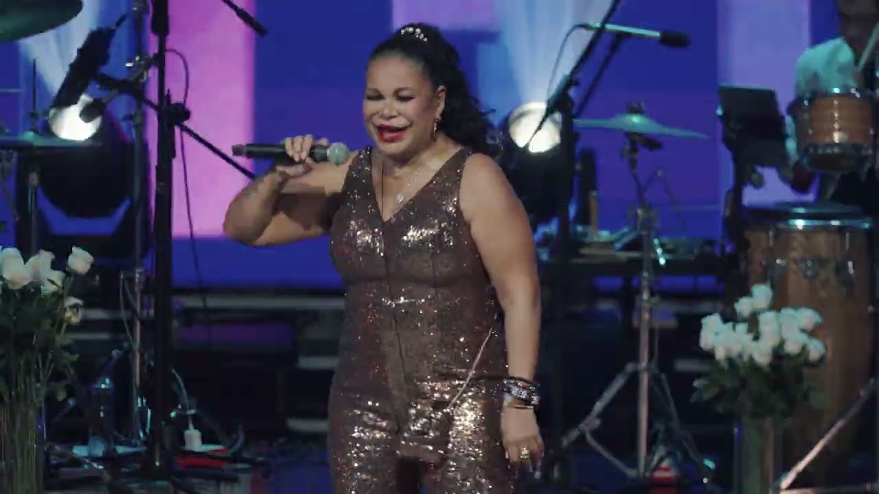 Eva Ayllón - Esos Ojitos Negros / Tu Cariño Se Me Va / Cuéntame Como Te Ha Ido (Live)