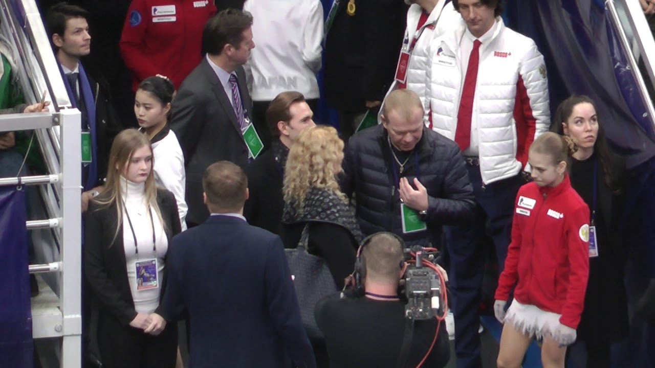 Евгения Медведева, Александра Трусова готовятся к выходу на лед. КП  Rostelecom Cup 2019 Moscow