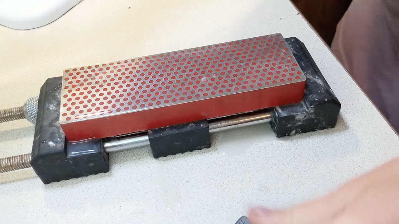 Free Hand Sharpening a Chris Reeve Small Sebenza 31 in Magnacut