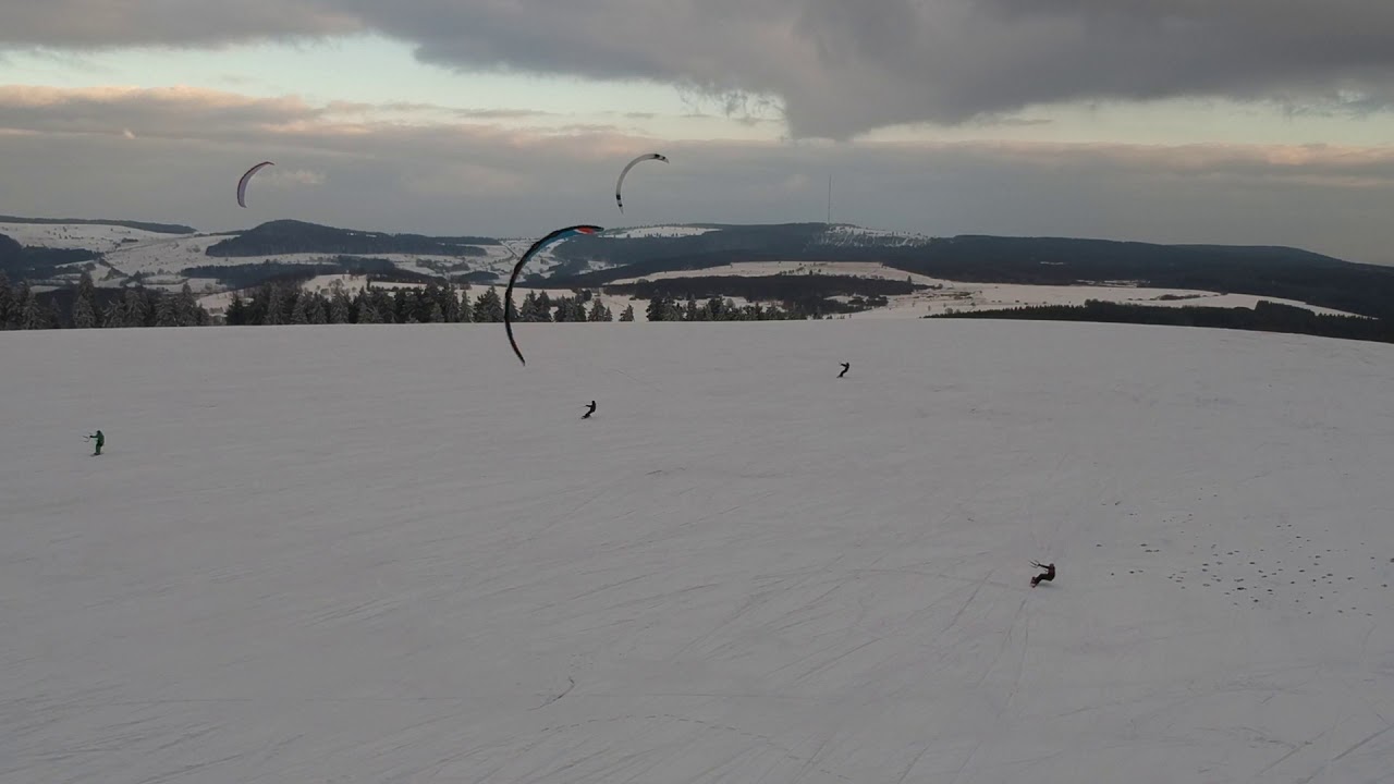 Waku Drohne Snowkiten