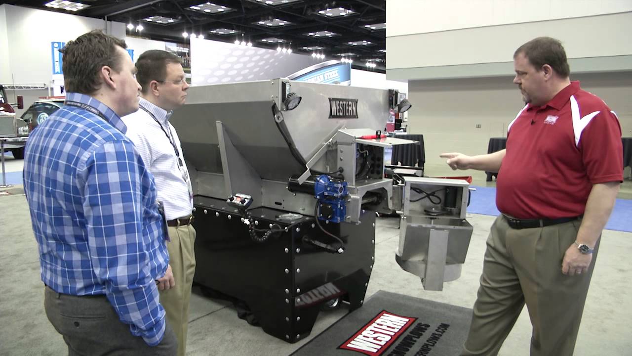 WESTERN® Striker™ Stainless Steel Hopper Spreader Demo
