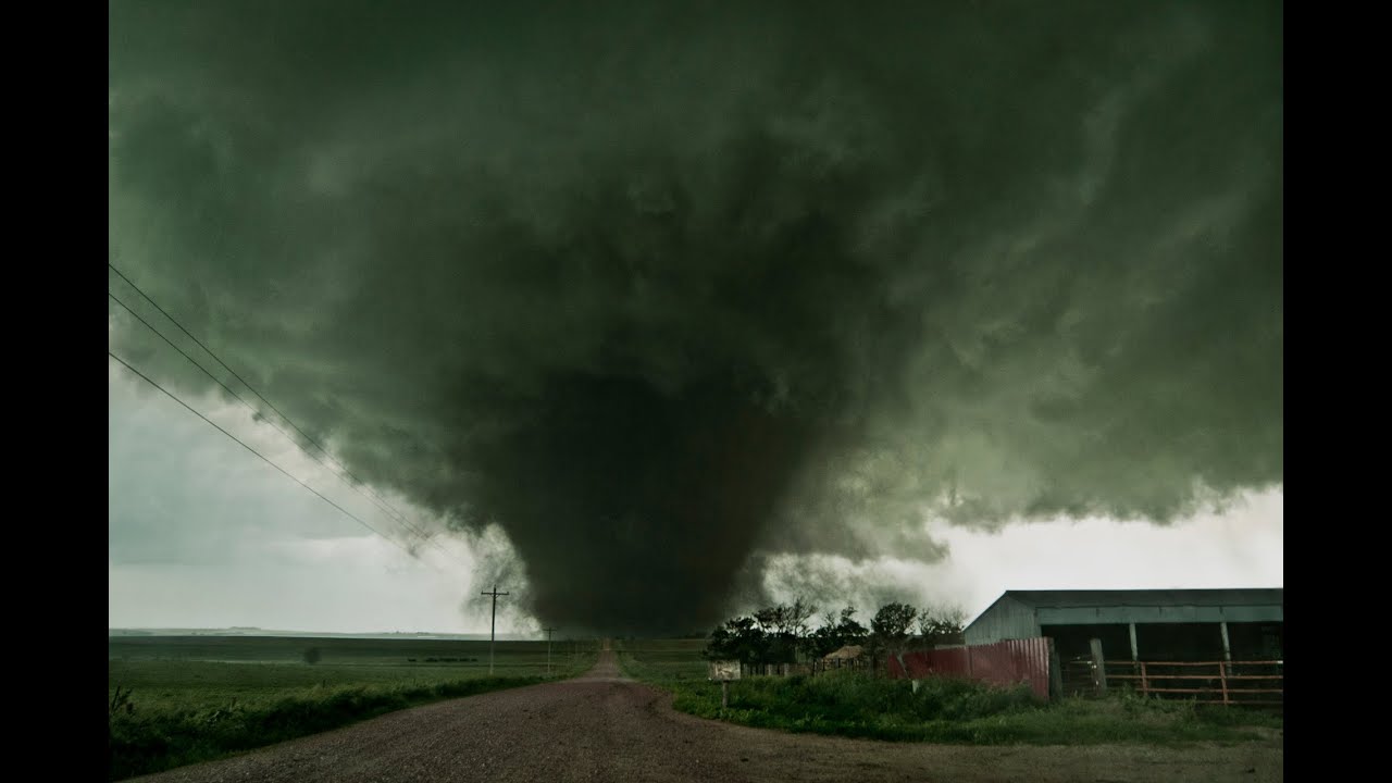 CLOSE VIOLENT TORNADO SOUND !!! Coleridge, NE 6-17-14