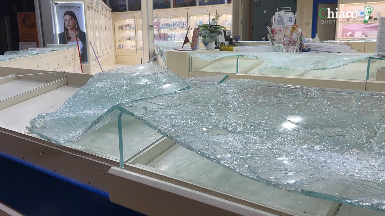 Vasto, paura nel centro commerciale: rapina a Sarni Oro