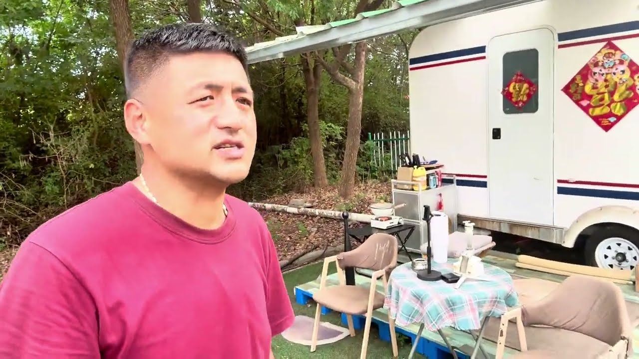 继续打造我的房车生活小院，只要你喜欢，1万块的车住着都舒服#二手房车 #房车小院子