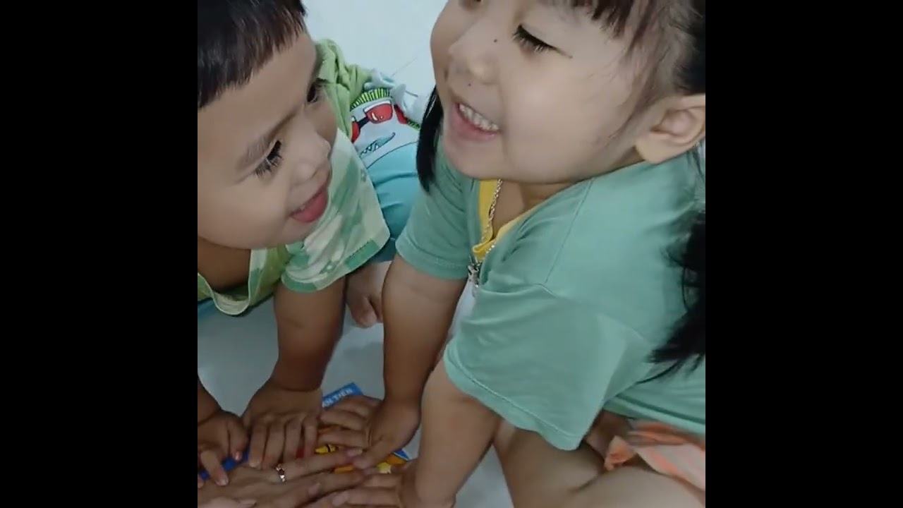 Cùng hai chị em ép Lá và Hoa các bạn ơi 🖼