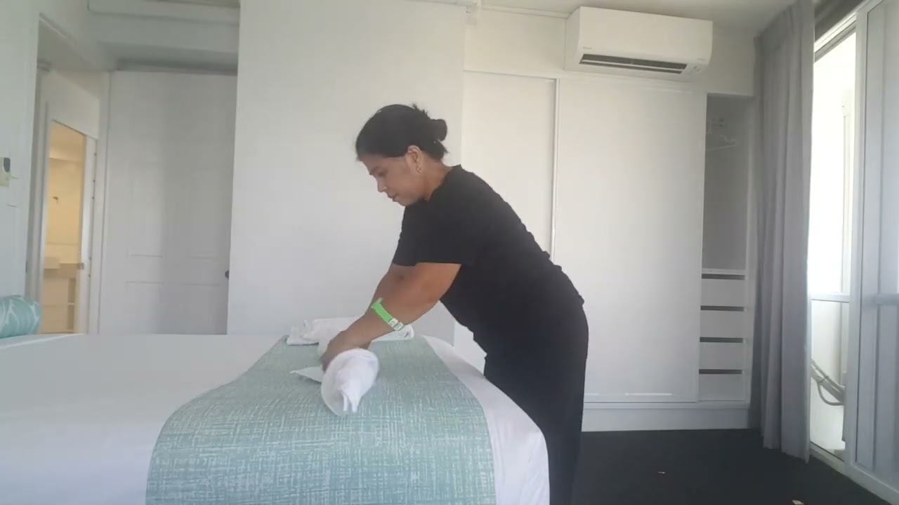 Housekeeping: Changing towels daily room service 