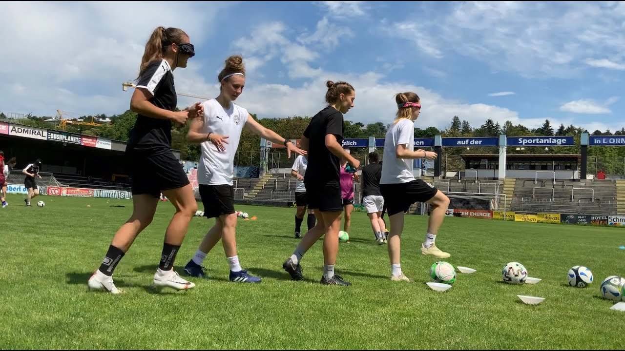 Wiener Sport-Club Frauen - Suchs Balli mit verbundenen Augen