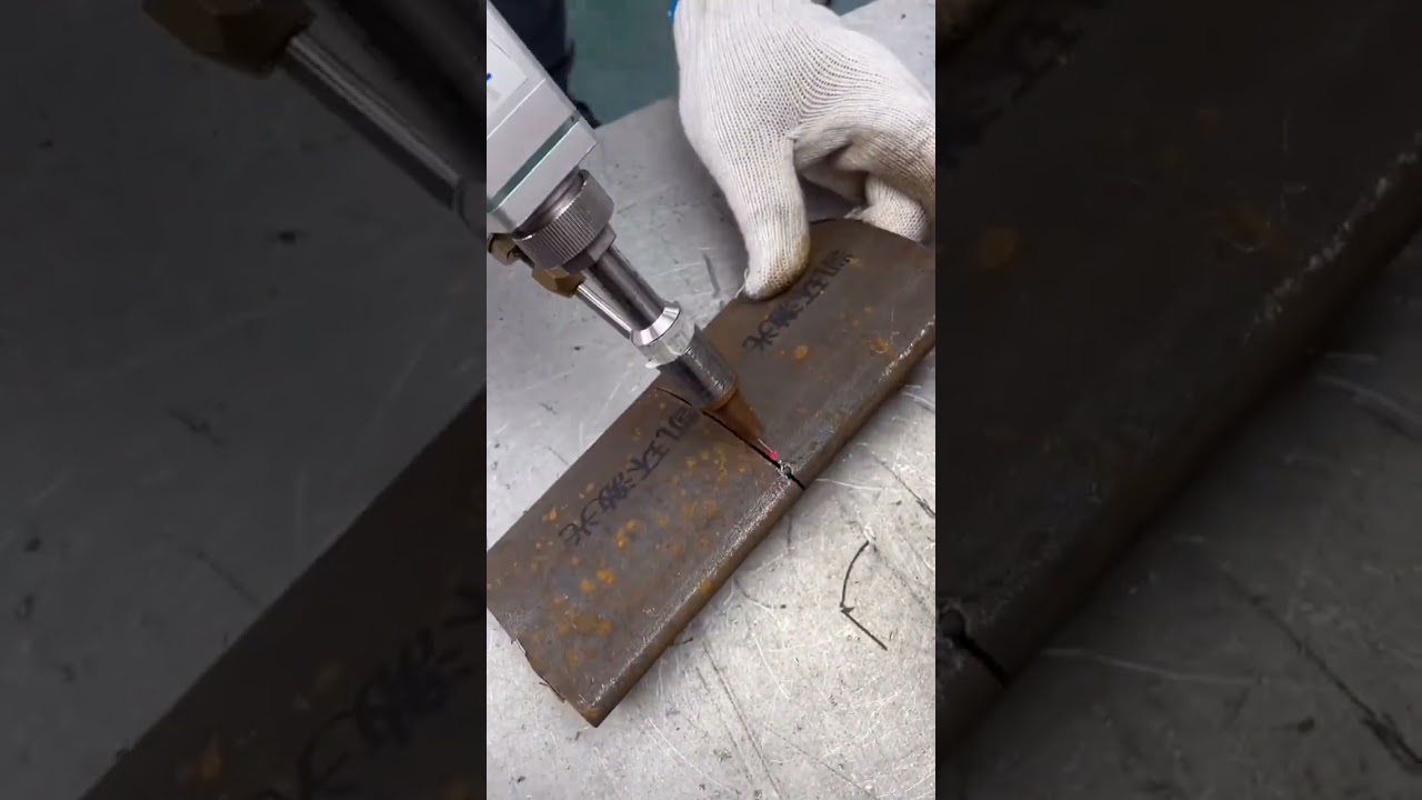 Handheld laser welding machine welds rusty iron pipe butt welds #youtube #youtubeshorts