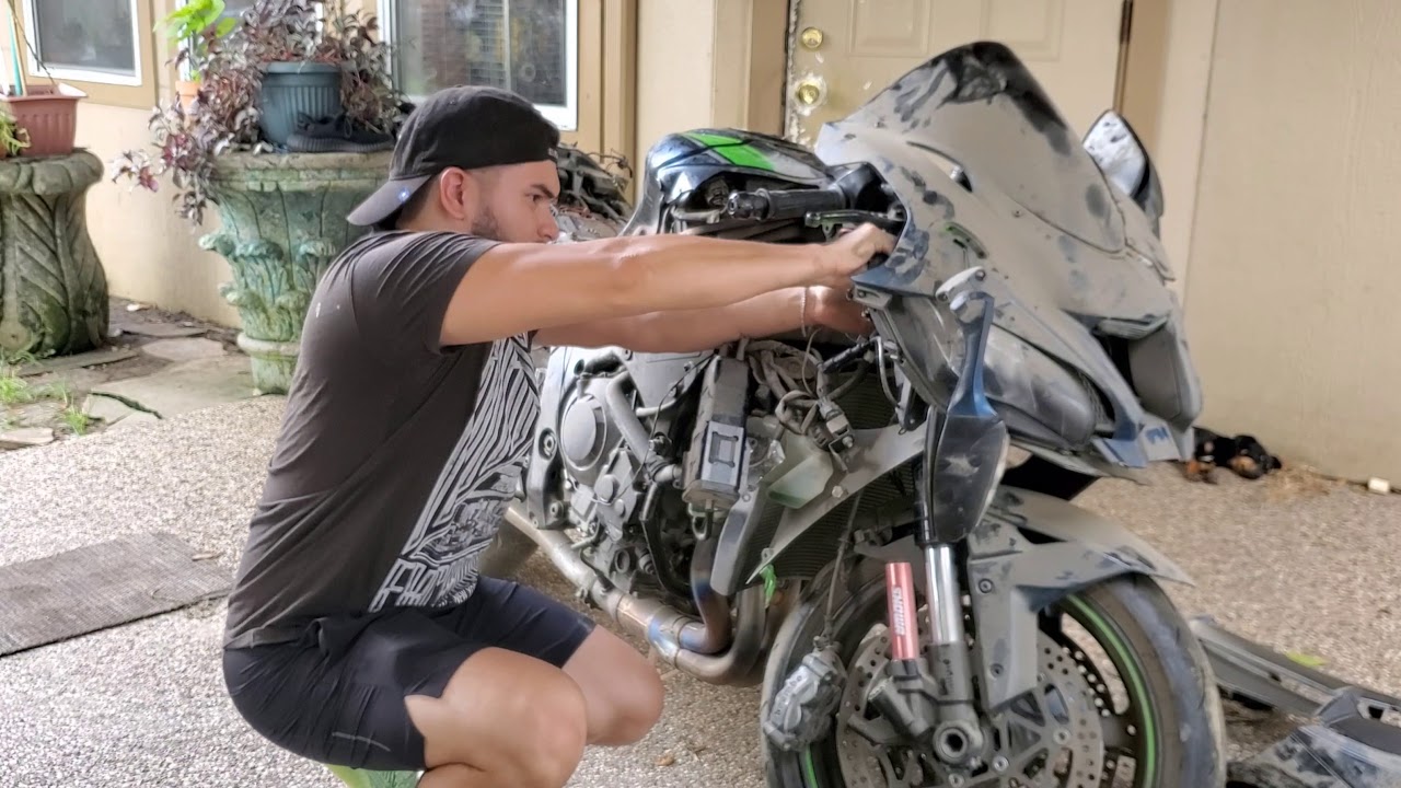 Rebuilding a zx10r in 10 minutes!