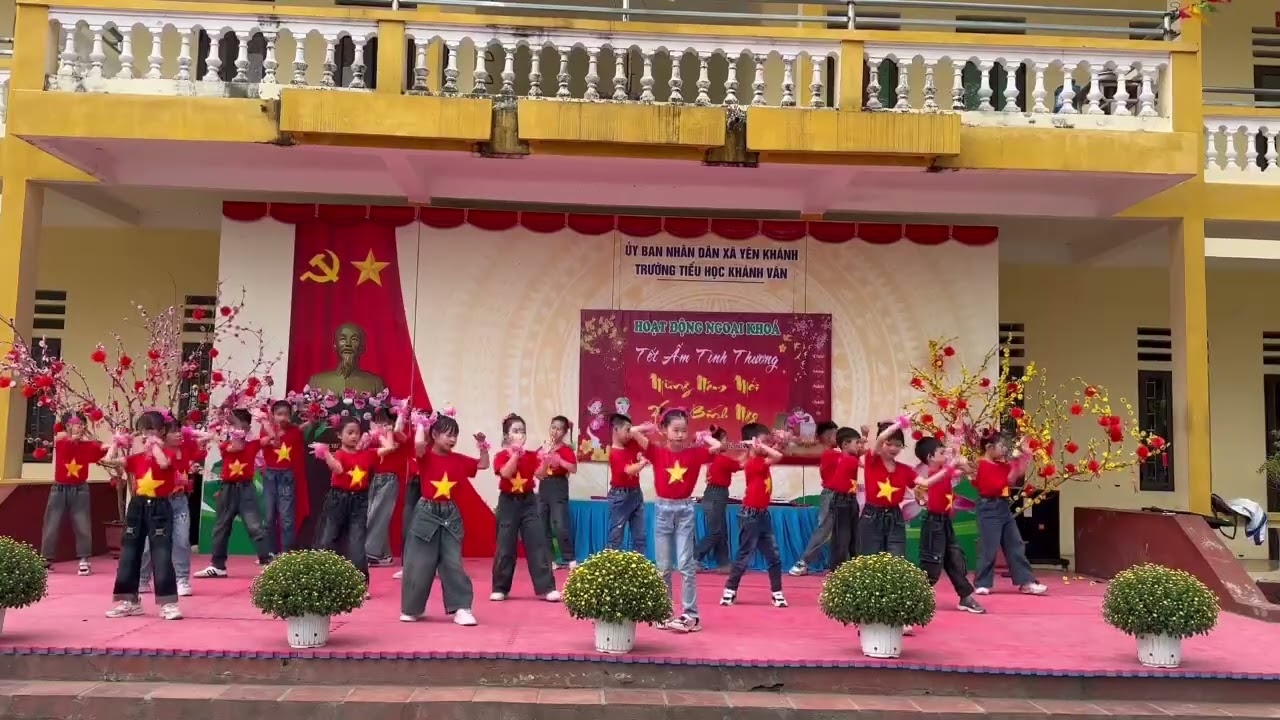 MÚA NGÀY TẾT QUÊ EM SÔI ĐỘNG