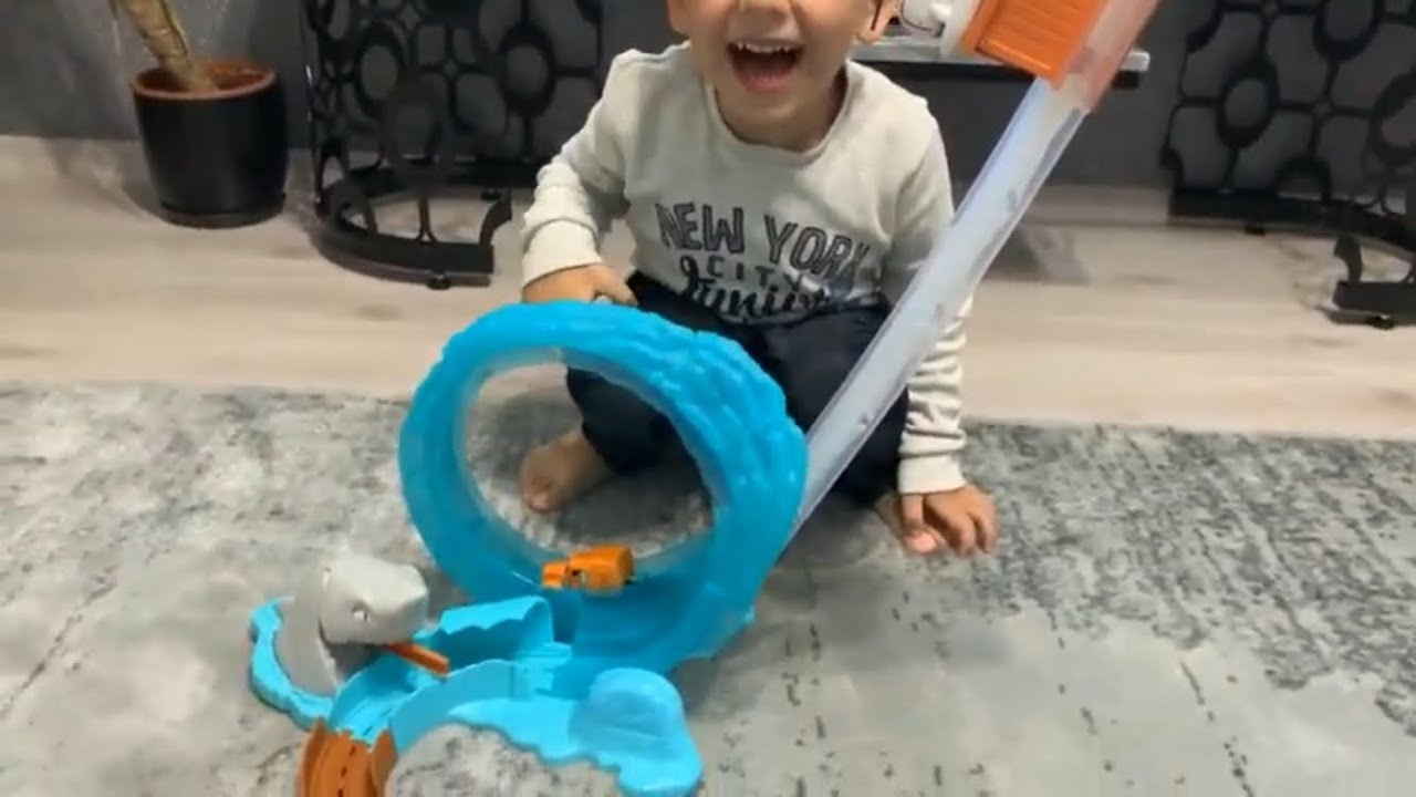 köpek balığı oyuncak araba ve treni yutabilecekmiiii.........