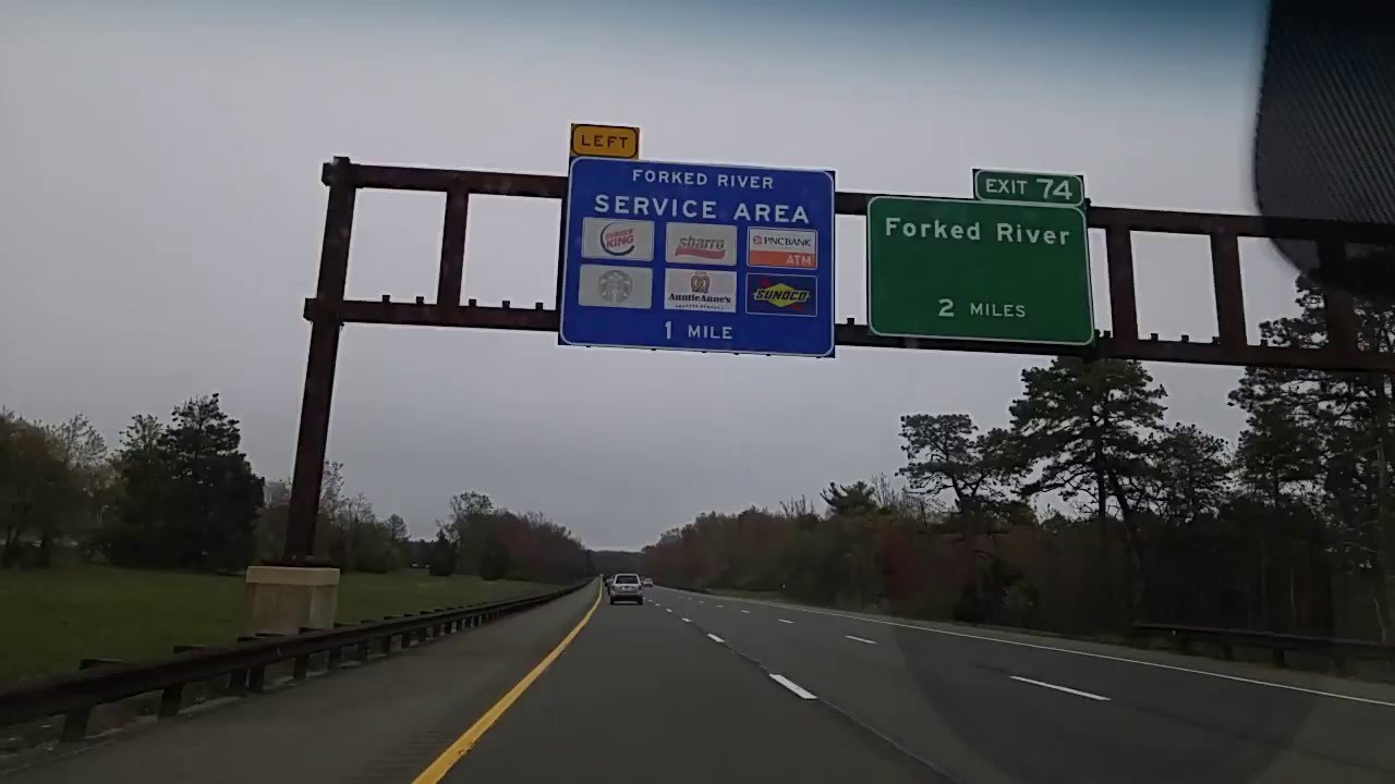 Driving on the Garden State Parkway from Toms River to Forked River,New Jersey