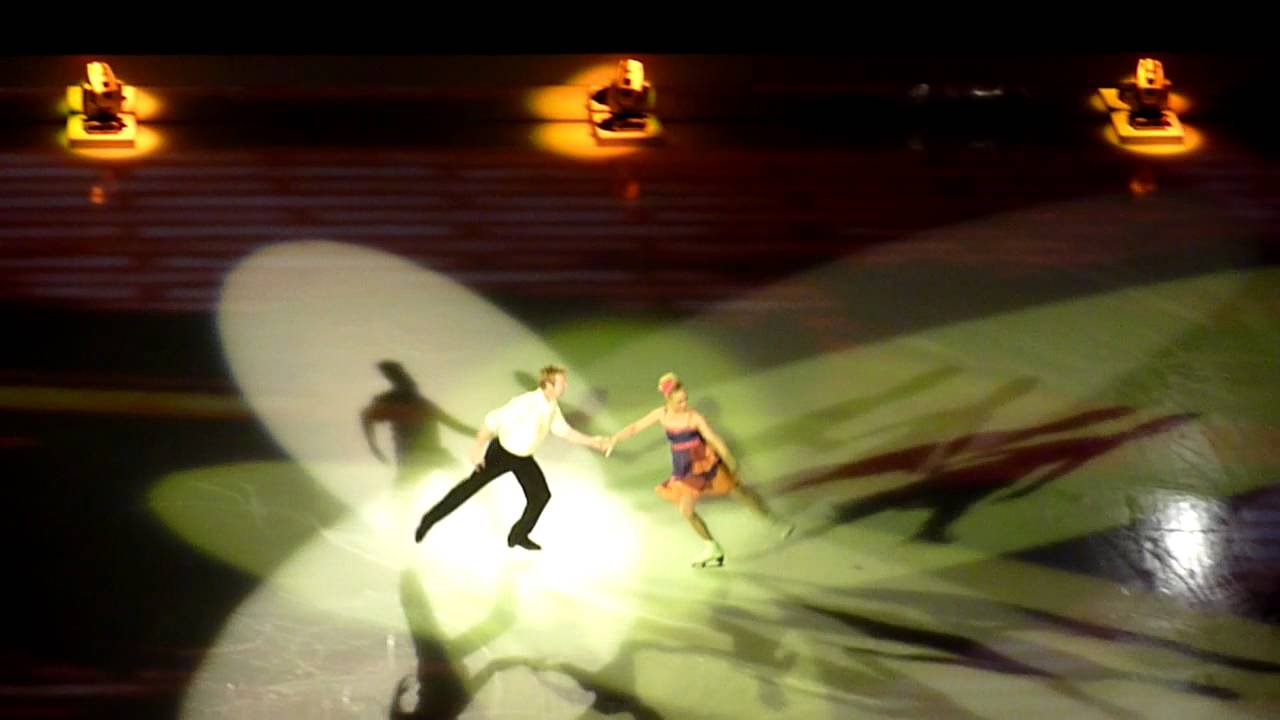 Torvil & Dean dance to Michael Buble