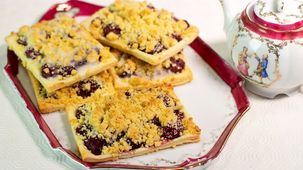 BLÄTTERTEIG-STREUSELTEILCHEN mit Kirschen