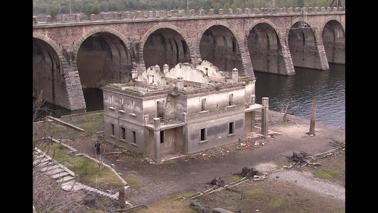casa fantasma riemersa dal Lago Omodeo