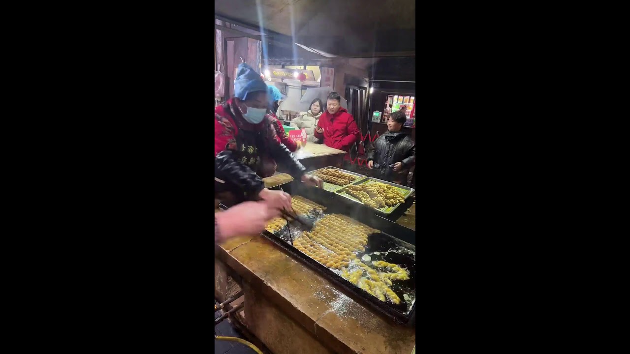 Magical Chinese street food 神奇的中国街头美食  不思議な中国の街グルメ