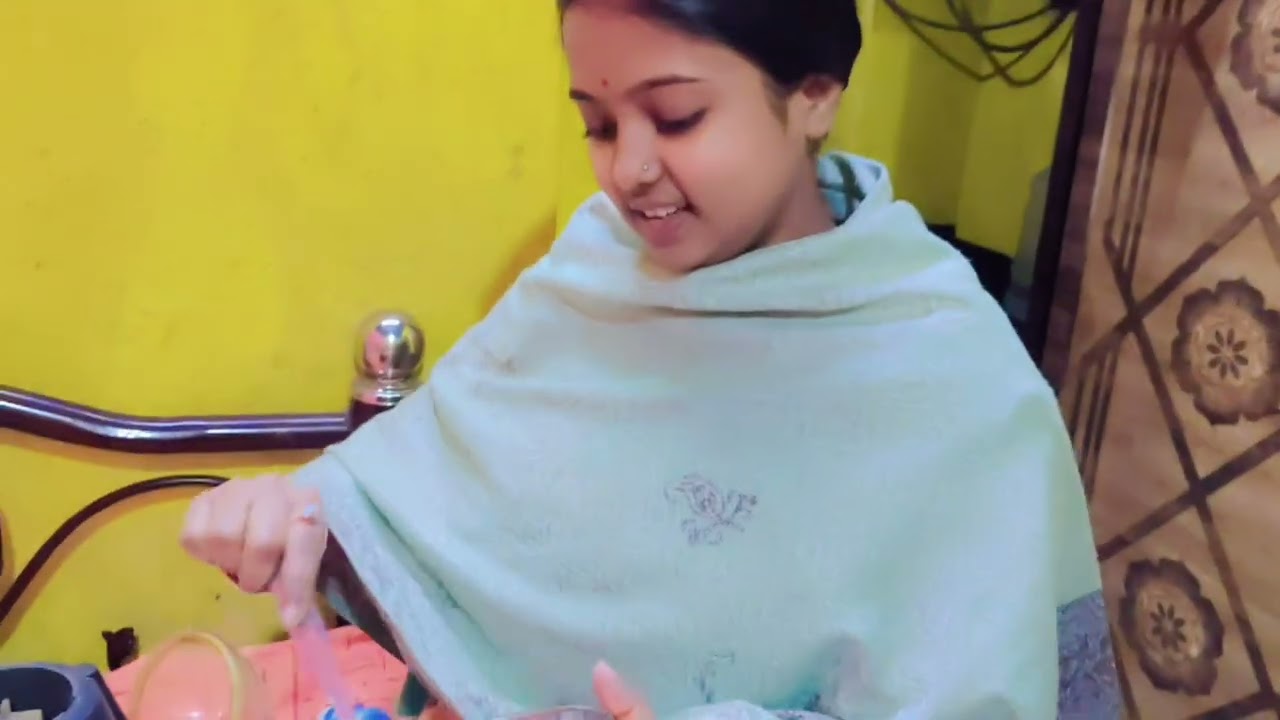 পৌষ পার্বণে তৃতীয় দিনে দিনে পিঠে:  পাটিসাপটা আর দুধ পুলি😊 