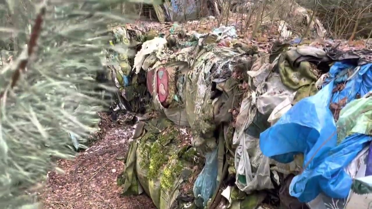 Ownia.Nielegalne Wysypisko Odzieży..Gm.Ryki