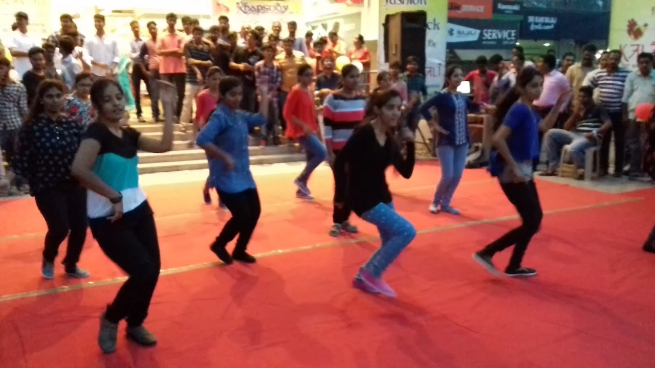 Flash Mob by SVUCE students@Kalanjali||Tirupati||Rhapsody||Funny||Amazing dance performance