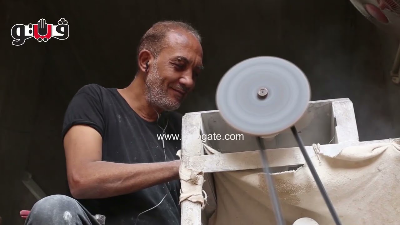 بنخلي الخشب يتكلم.. حكاية عائلة عزوز مع صناعة العود منذ 90 عاما