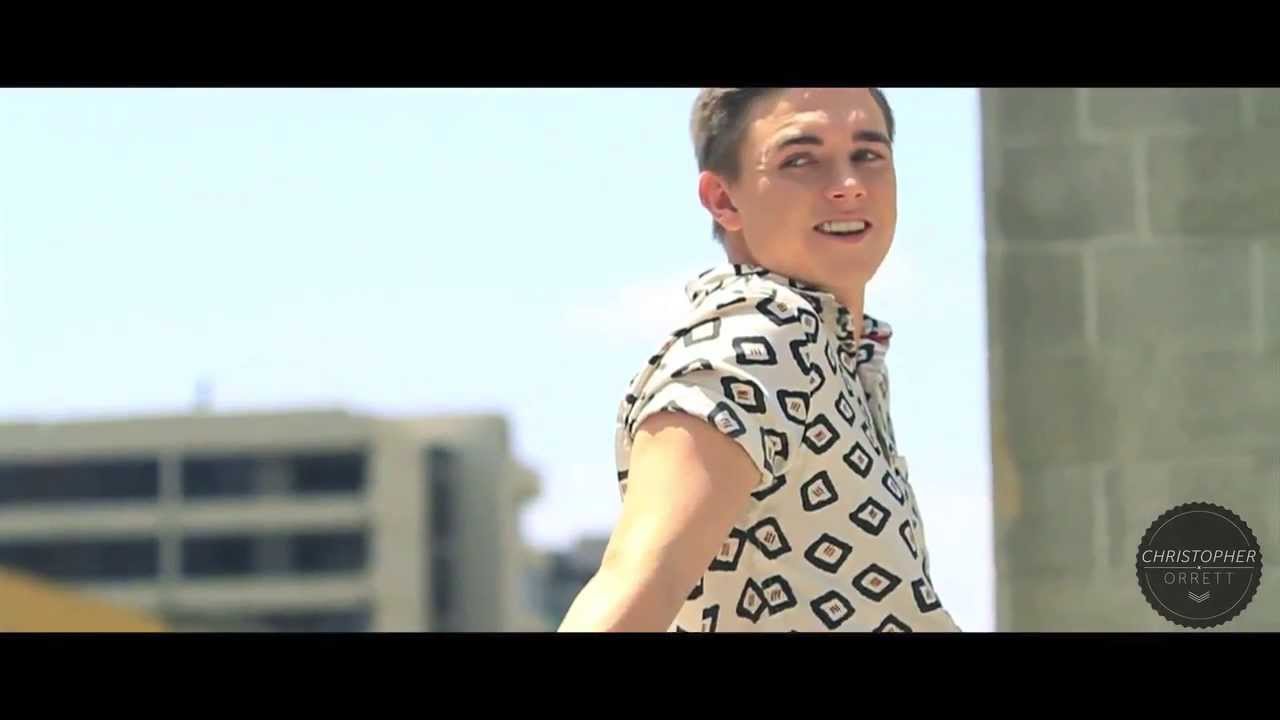 BEHIND THE SCENES + JESSE MCCARTNEY