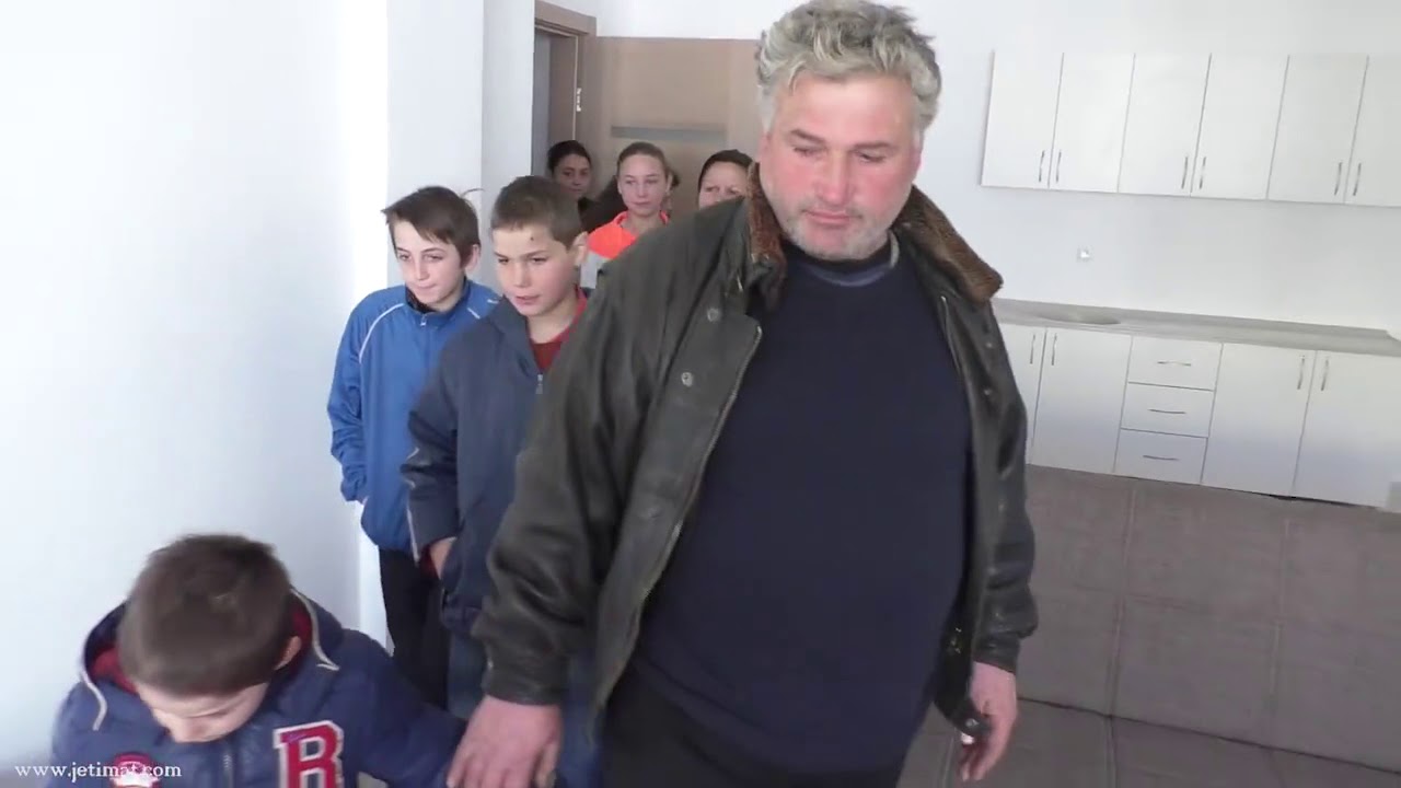Familja 9 anetareshe e Enver Sokoli nga fshati Brod  i Shterpces behet me banes te re