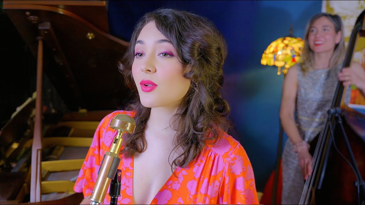 Mademoiselle Swing Trio (Tatiana Eva-Marie) – Fly Me To The Moon
