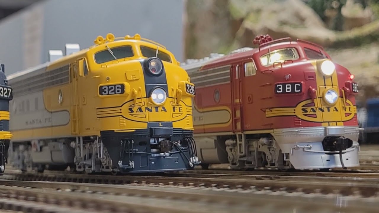 Athearn Genesis Santa Fe Yellowbonnet F7A w/ Loksound 5!