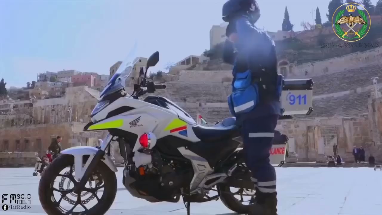 سواعد الإنقاذ مع مدير الإدارة والقوى البشرية في الدفاع المدني العميد عماد الذيب عن ميلاد جلالة الملك