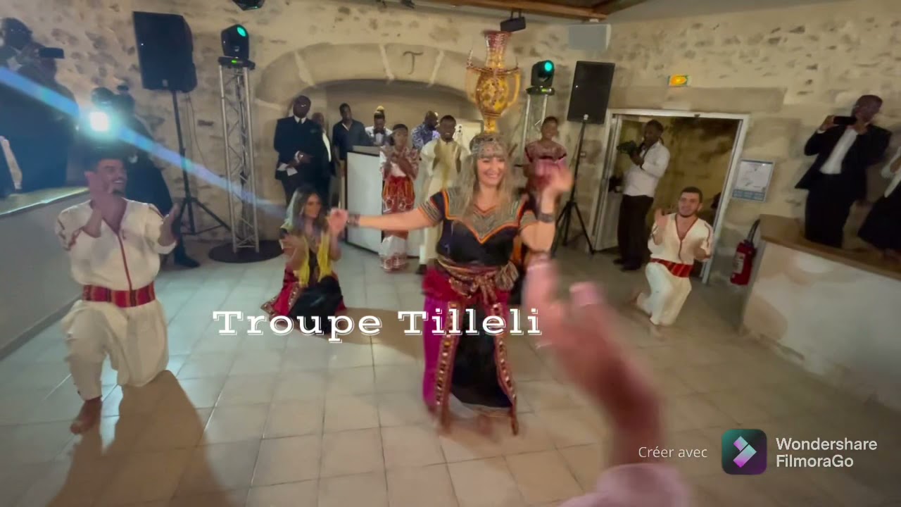 Chorégraphie de la troupe Tilleli sur la musique de boubkeur