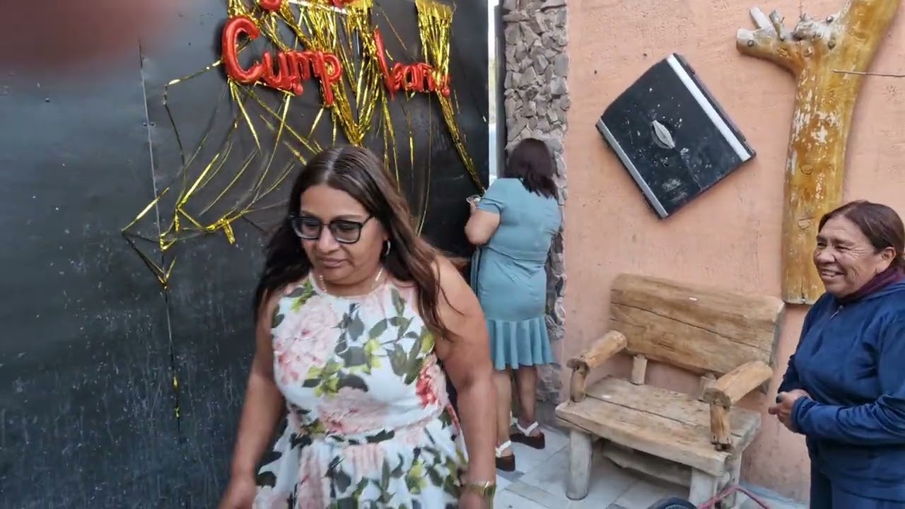 Celebrando el cumpleaños de monico Zacarias en compañía de su familia 