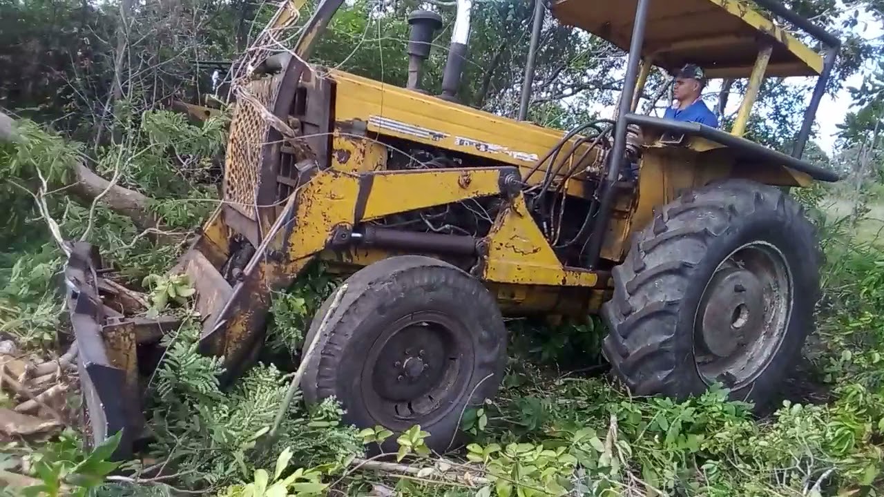 trator CBT puxando corentáo no cerrado grosso