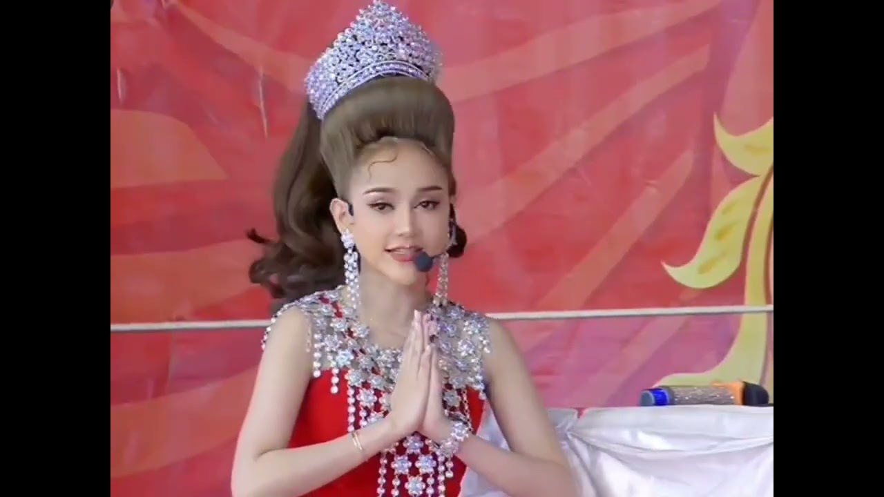 อย่างฮา มาไหว้รูปปั้นพ่อกับแม่ แย่งพ่อแม่กันนสะแล้ว😁 : ดอกฟ้ากาฝาก