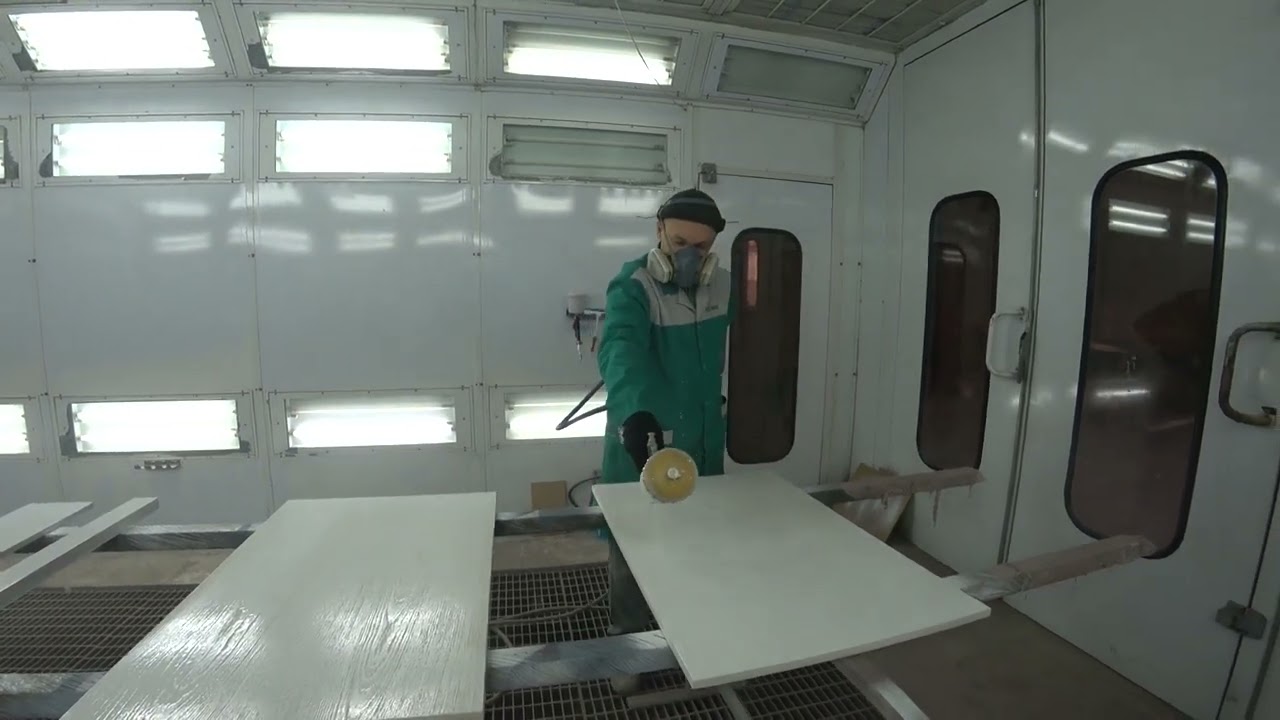 Покраски шпонированных фасадов из МДФ акриловым грунтом, эмалью, патиной  и лаком.
