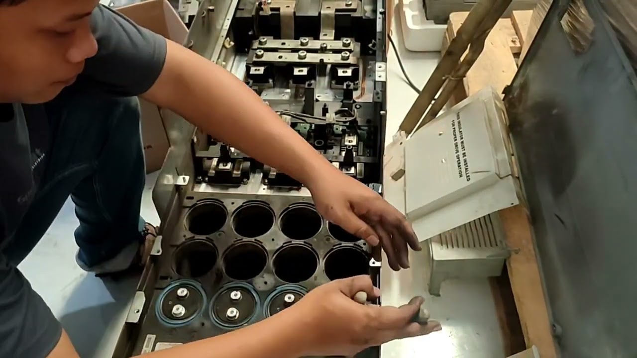 DANFOSS HVAC Drive (FC 102) 315 KW : Disassembling the parts of the inverter ( VSD )